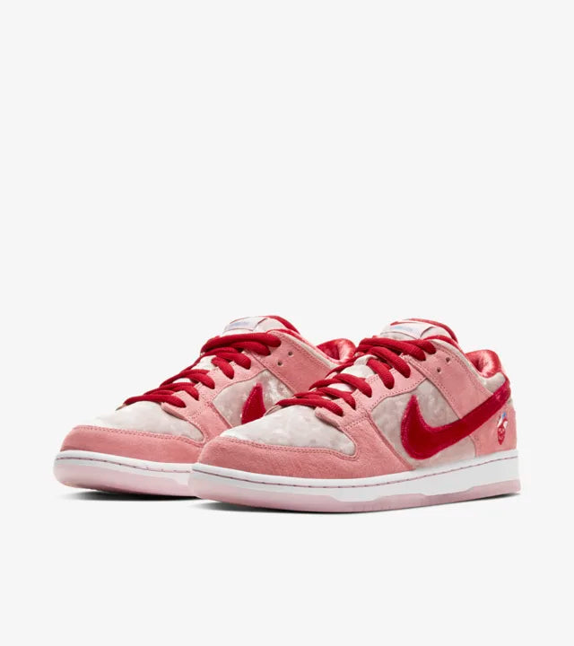 Nike Sb Dunk low Strangelove - SnkrsMobb